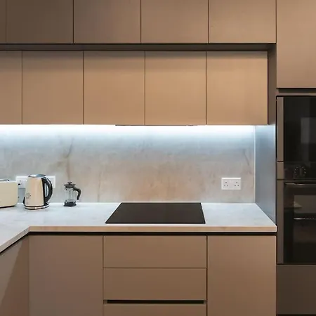 Mackenzie Story 2 Bdr Luxe Flat דירה לרנקה